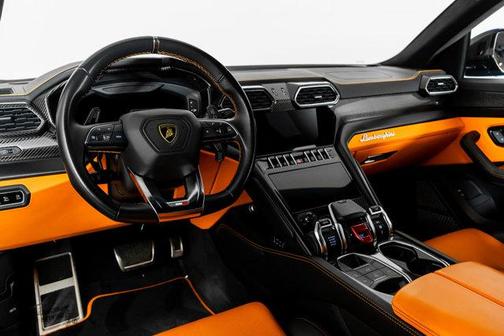 2022 Lamborghini Urus 