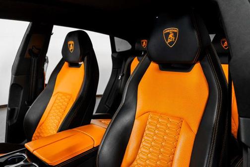 2022 Lamborghini Urus 