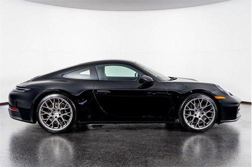 2025 Porsche 911 Carrera