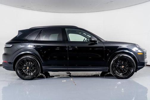2024 Porsche Cayenne Base