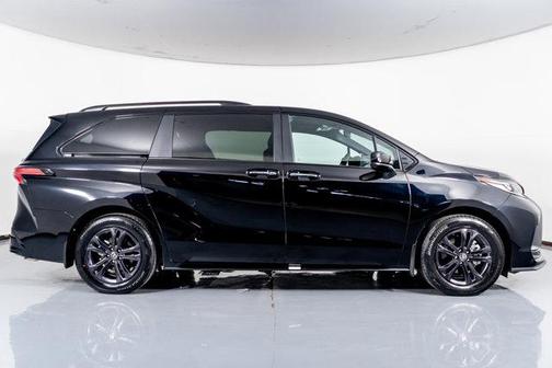 2025 Toyota Sienna XSE 7 Passenger