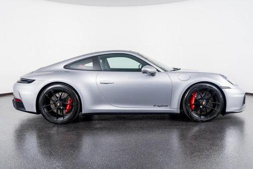 2025 Porsche 911 Carrera GTS