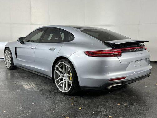 2018 Porsche Panamera 4