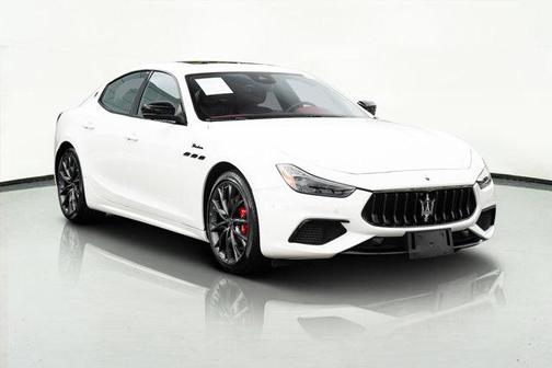 2022 Maserati Ghibli Modena Q4