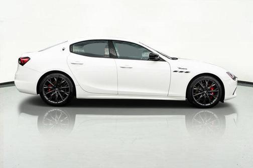 2022 Maserati Ghibli Modena Q4
