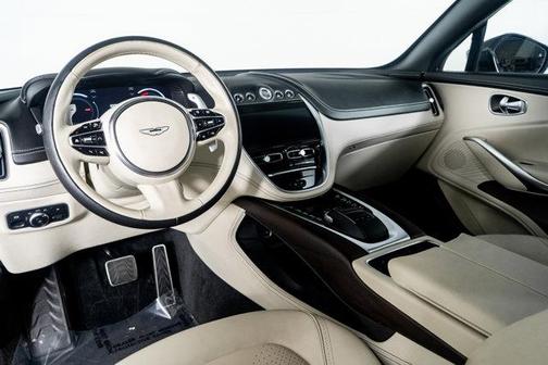 2021 Aston Martin DBX Base