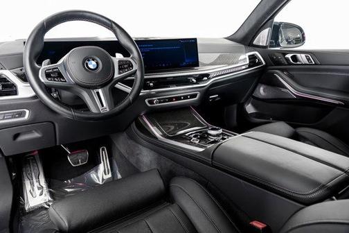 2024 BMW X7 M60i