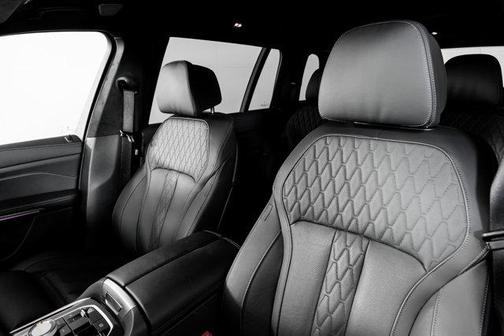2024 BMW X7 M60i