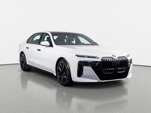 Alpine White 2025 BMW 740 740i