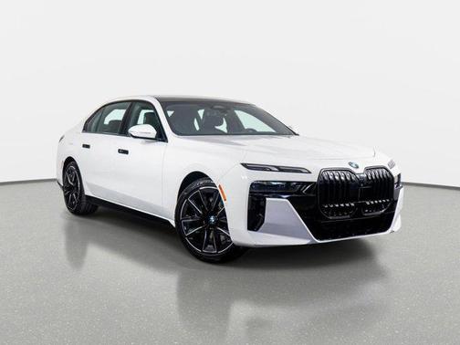 Alpine White 2025 BMW 740 740i