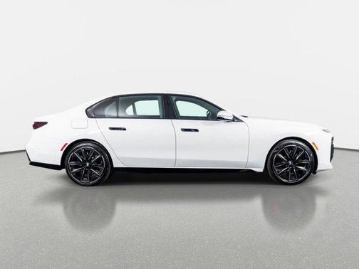Alpine White 2025 BMW 740 740i