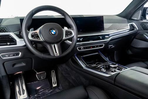2025 BMW X7 M60i