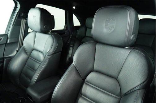 2022 Porsche Macan Base