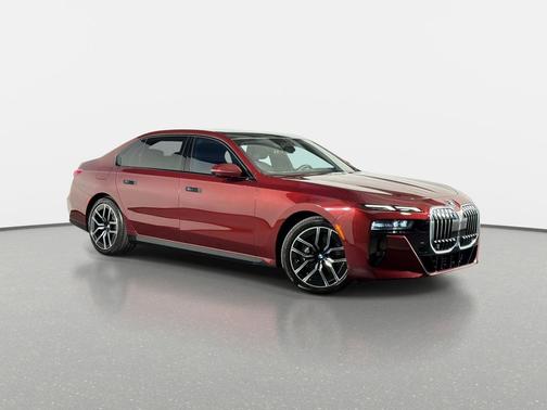Aventurin Red Metallic 2023 BMW 760 i xDrive