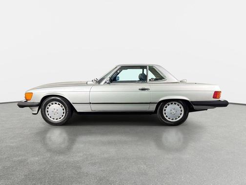 Silver 1987 Mercedes-Benz S-Class 560 SL