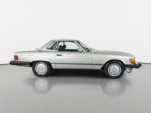 Silver 1987 Mercedes-Benz S-Class 560 SL