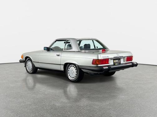 Silver 1987 Mercedes-Benz S-Class 560 SL