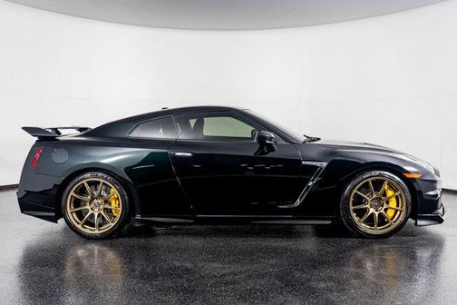 2024 Nissan GT-R T-spec Dual-clutch 6-Speed Transmission