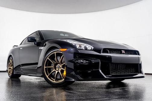 2024 Nissan GT-R T-spec Dual-clutch 6-Speed Transmission