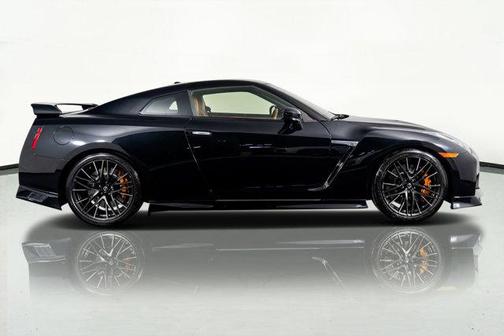 2021 Nissan GT-R Premium Dual-clutch 6-Speed Transmission