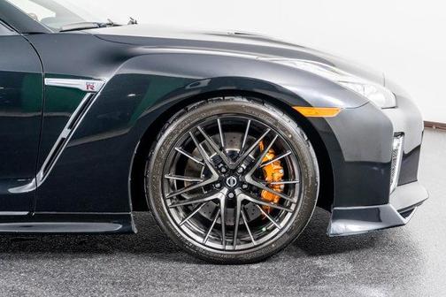 2021 Nissan GT-R Premium Dual-clutch 6-Speed Transmission