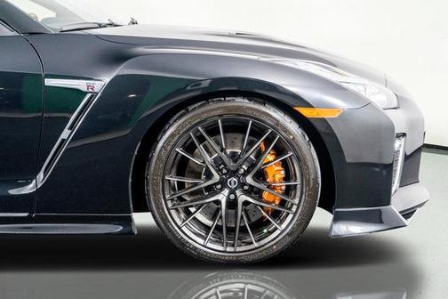 2021 Nissan GT-R Premium Dual-clutch 6-Speed Transmission