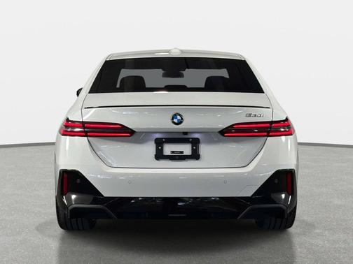 Alpine White 2026 BMW 530 530i