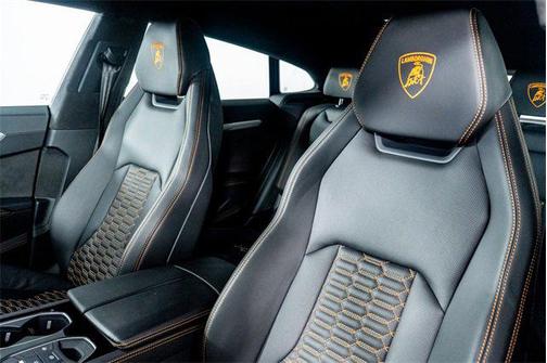 2019 Lamborghini Urus Base