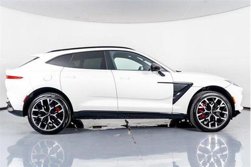 2021 Aston Martin DBX Base