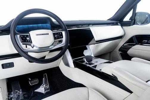 2025 Land Rover Range Rover P530 SE