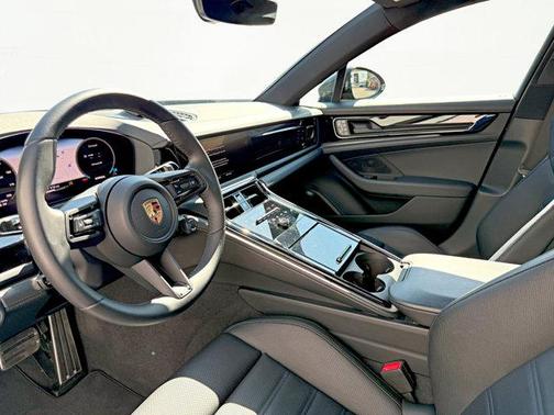 2025 Porsche Panamera 4