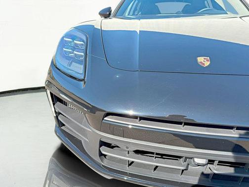 2025 Porsche Panamera 4