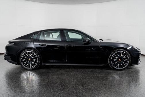 2025 Porsche Panamera 4