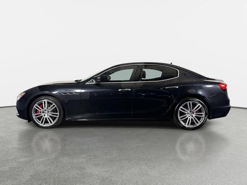 Nero Ribelle Metallic 2022 Maserati Ghibli Modena Q4