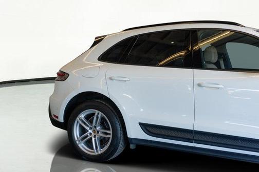 2022 Porsche Macan Base