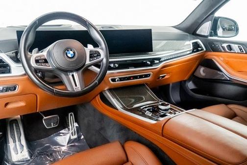 2023 BMW X7 M60i
