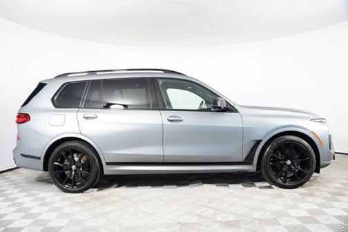 2023 BMW X7 M60i