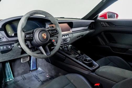 2025 Porsche 911 Carrera 4 GTS