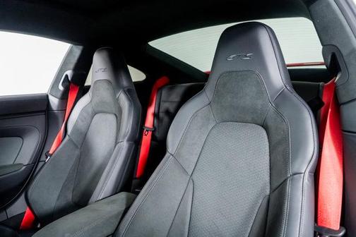 2025 Porsche 911 Carrera 4 GTS