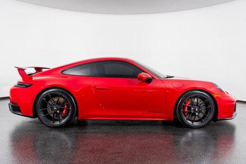2025 Porsche 911 Carrera 4 GTS