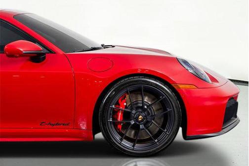2025 Porsche 911 Carrera 4 GTS