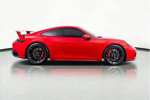 2025 Porsche 911 Carrera 4 GTS