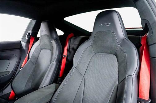 2025 Porsche 911 Carrera 4 GTS