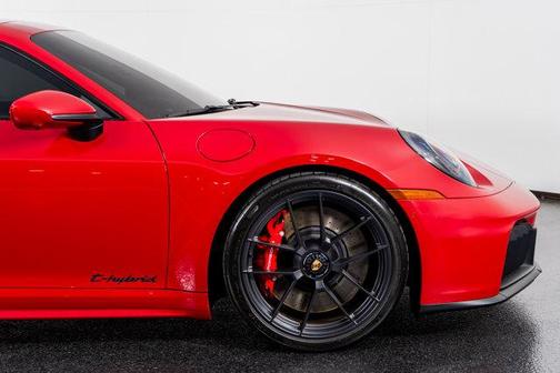 2025 Porsche 911 Carrera 4 GTS