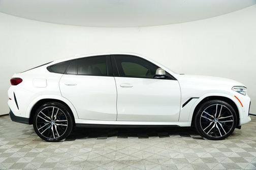 2022 BMW X6 M50i