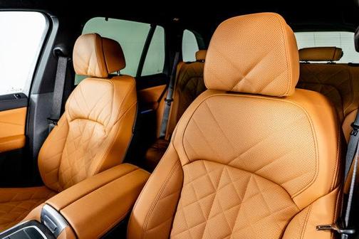 2025 BMW X5 M60i