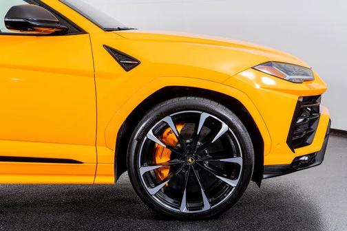 2022 Lamborghini Urus 