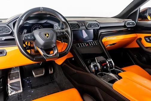 2022 Lamborghini Urus 
