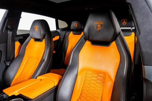 2022 Lamborghini Urus 