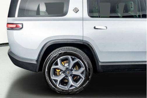 2024 Rivian R1S Adventure Quad Motor Large Pack